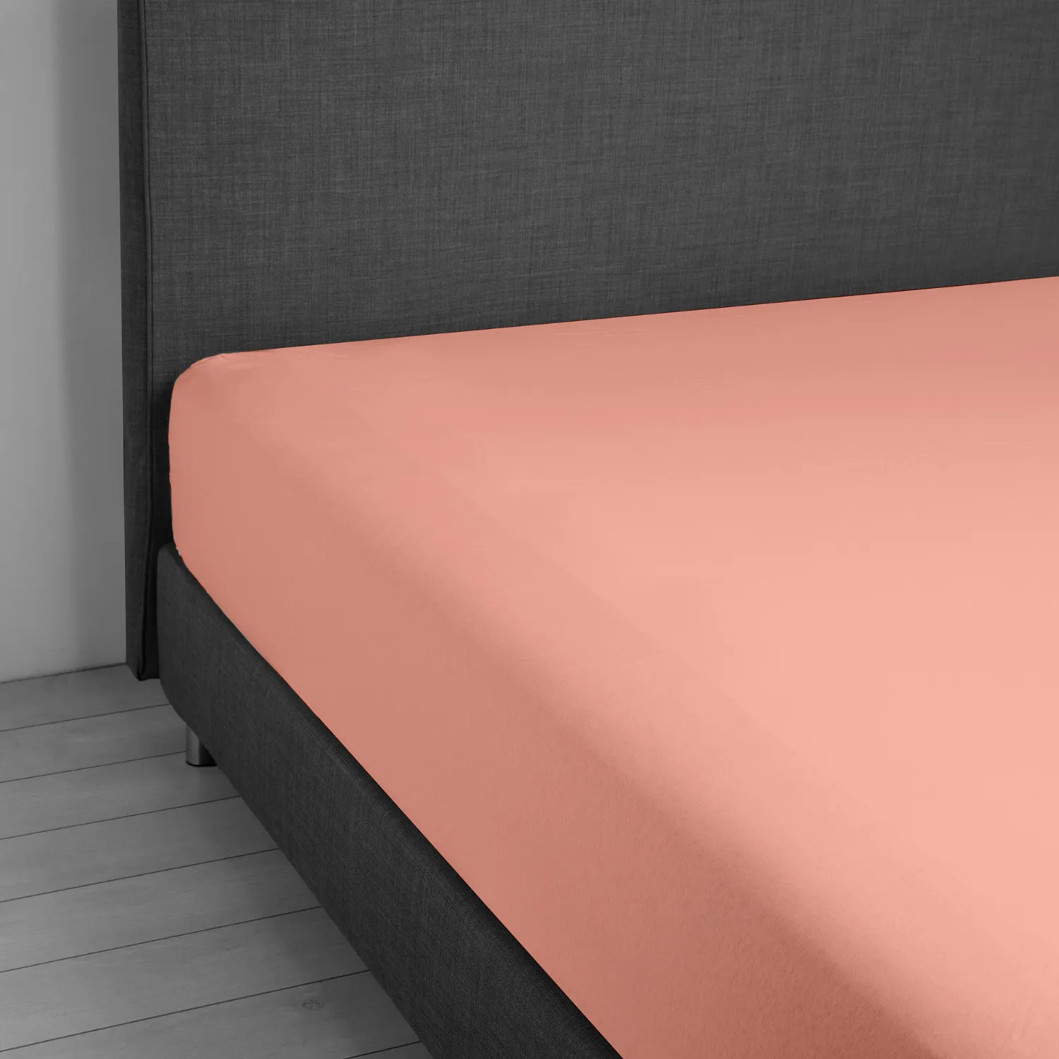 lenzuolo jersey stretch color rosa antico su letto
